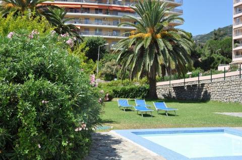 Sun Beach : Hotel Ajaccio - Piscine